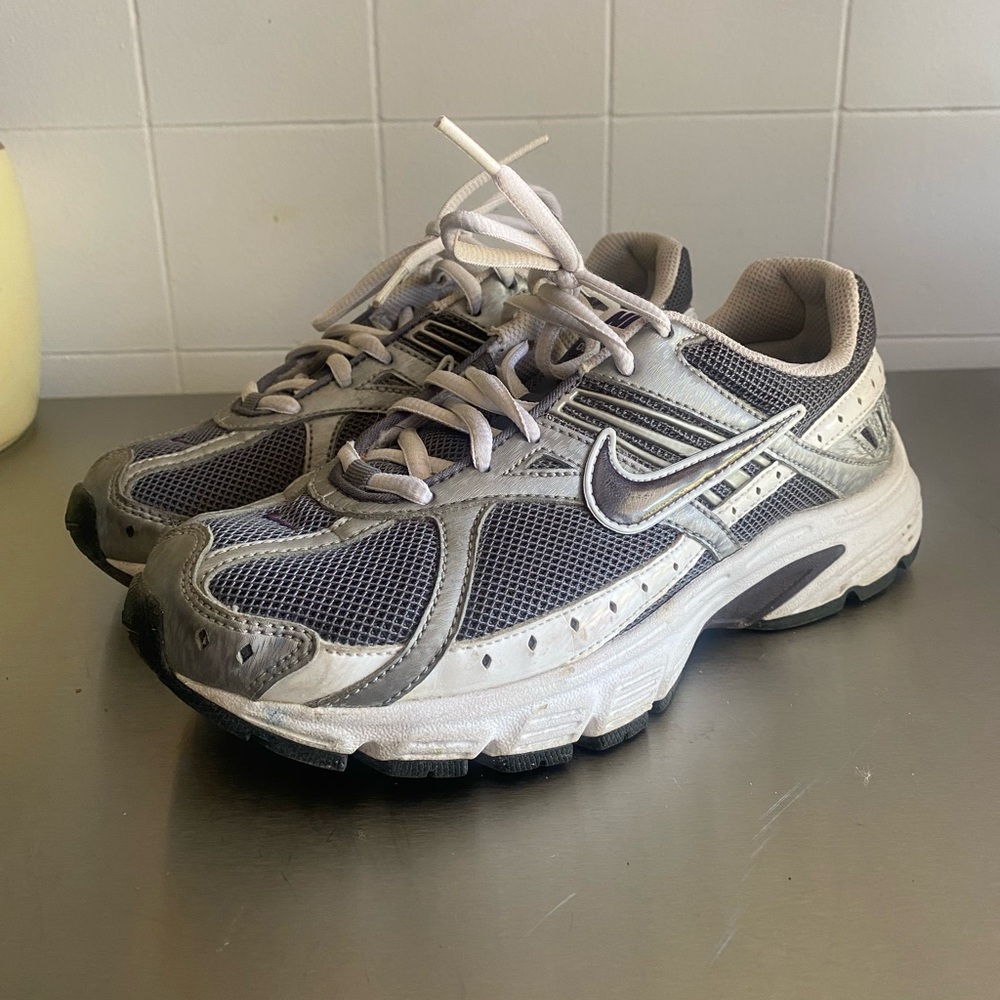 Nike Women's Gray and White Running Shoes